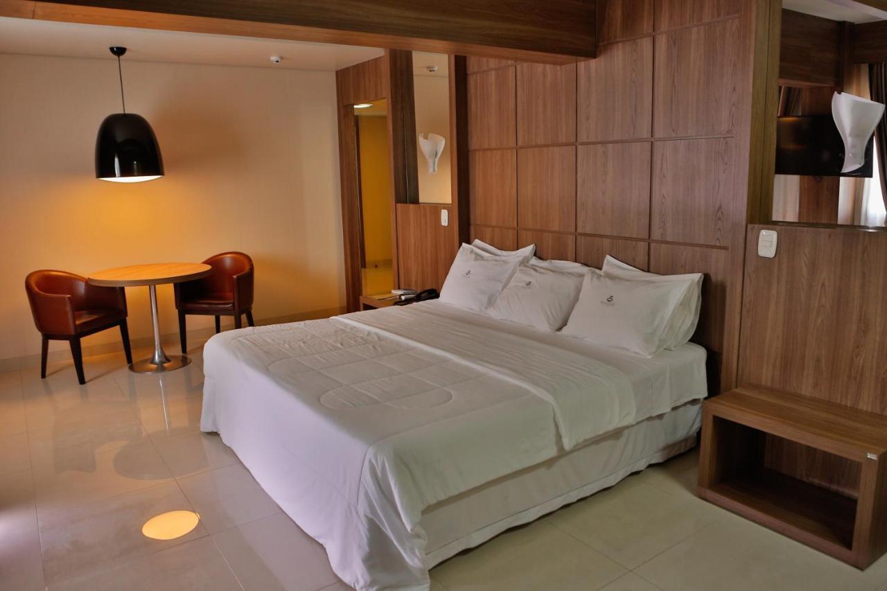 Agulhon Hotel 东普里马韦拉 外观 照片